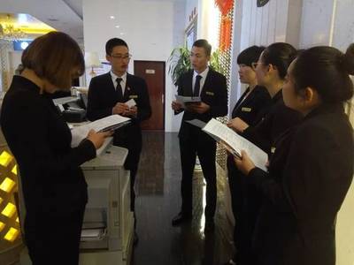 酒店管理專業(yè)學(xué)徒在崗學(xué)習(xí)階段性總結(jié)匯報(bào)會圓滿舉行